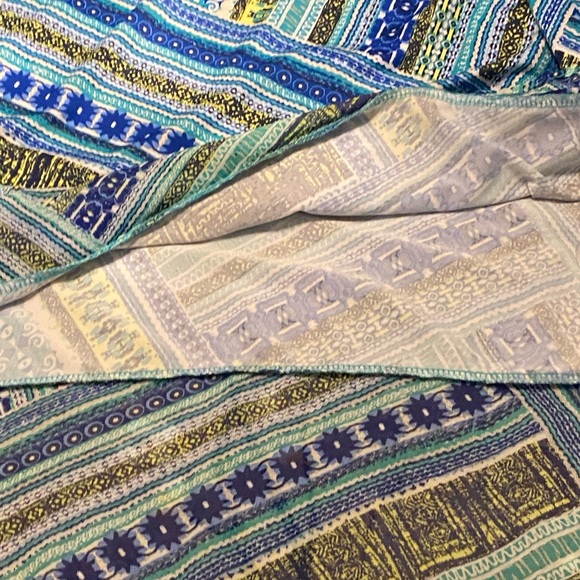 Multicolor Patterned Women's Top - Picture 8 of 16